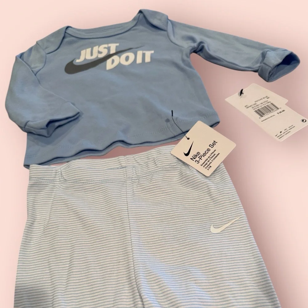 NWT Baby Nike Light Blue Baby Two-Piece Set with 'Just Do It' Graphic Size 9 Mon - Picture 3 of 9